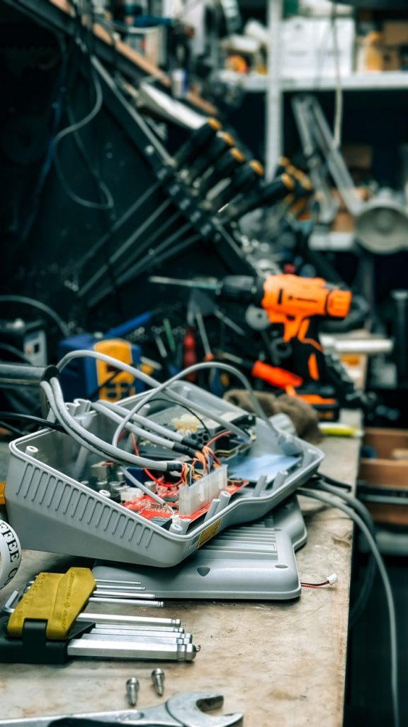 Bricoler mieux avec moins : comment un blog m’a appris à réparer au lieu de racheter